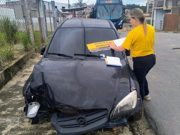 Guarda Municipal e Departamento de Trânsito seguem com notificações de veículos abandonados em bairros de Mairinque