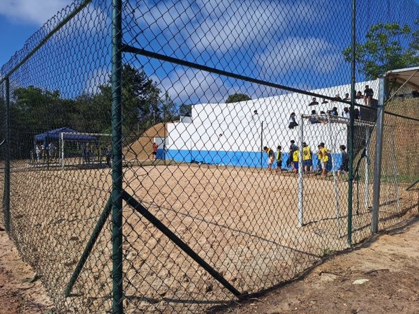Prefeitura de Mairinque inaugura quadra de areia na Escola Municipal Felipe Lutfalla, na região do Moreiras